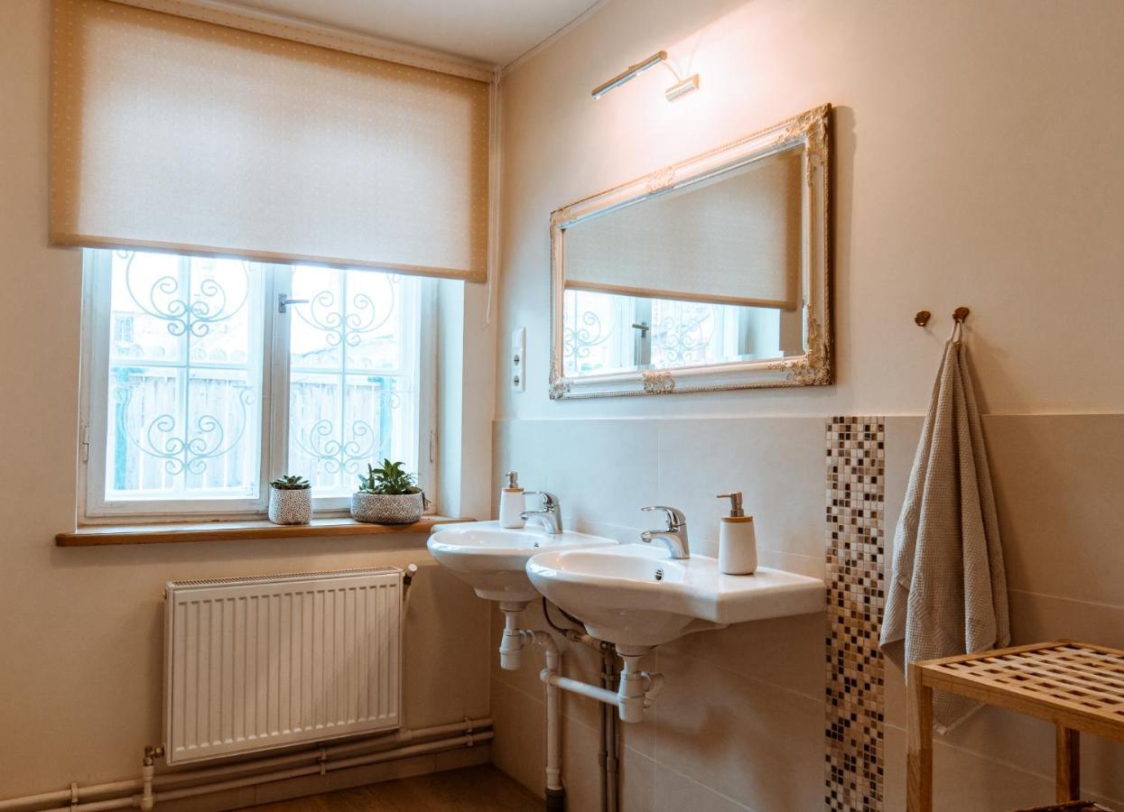 Guest House In Dobele City Center- Pilsetas Maja Exterior photo